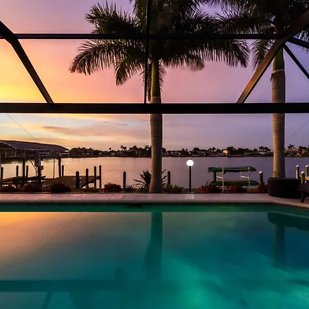 Modern, Luxurious, Waterfront Home With Heated Pool - Villa Dock Holiday - Roelens Vacations